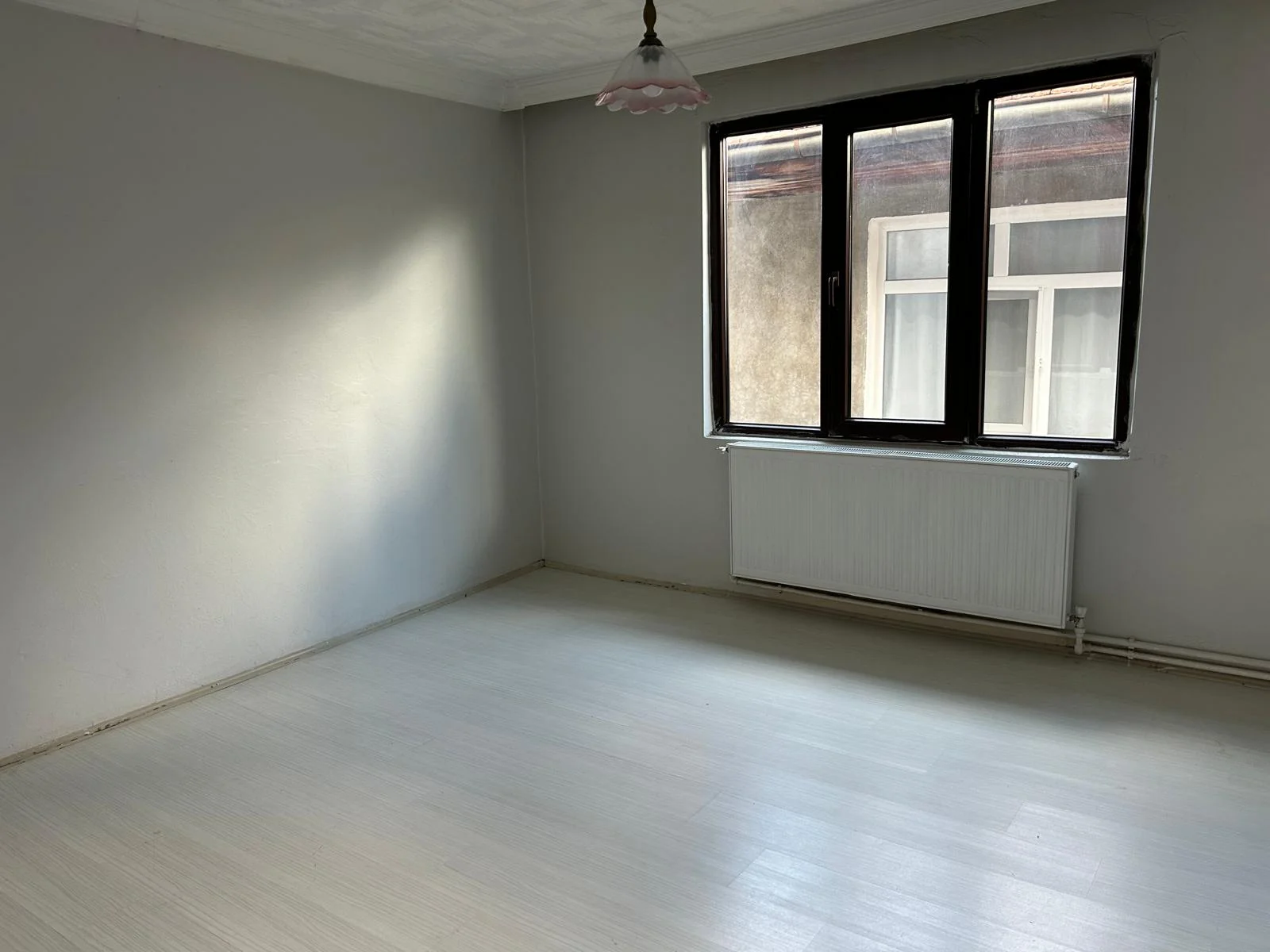 ERTUĞRUL GAZİ MAHALLESİNDE 2 KATLI MÜSTAKİL SATLIK BİNA - Resim 6